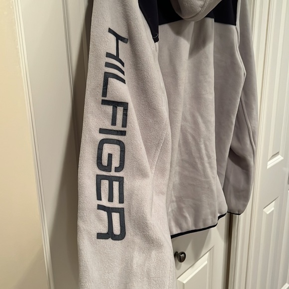 Tommy Hilfiger fleece jacket size large, gray and black excellent condition - Picture 5 of 6